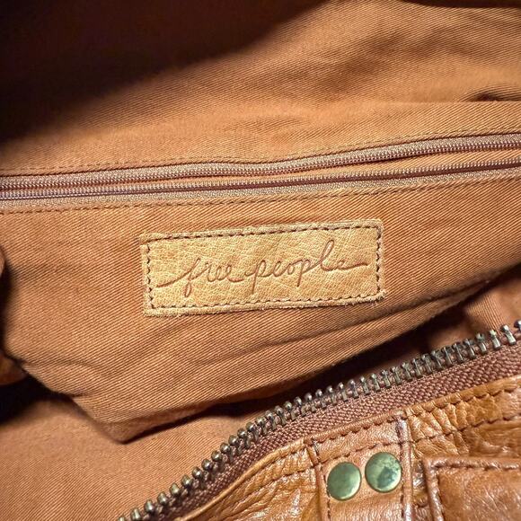 Free People Cognac Leather Duffle Bag Weekender Boho Rustic Travel Overnight - Picture 8 of 9